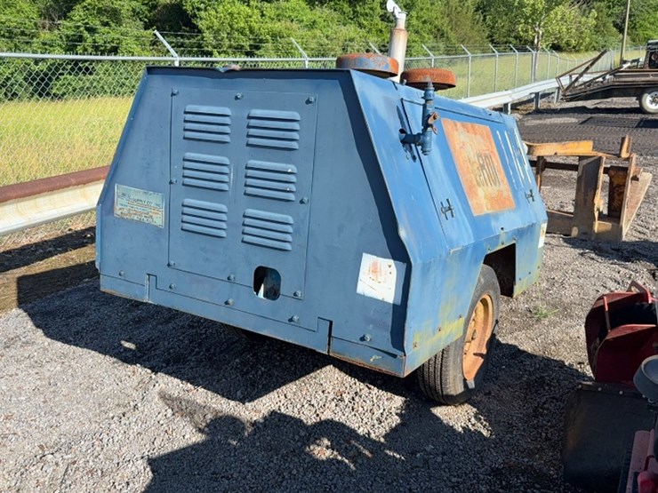 john-deere-330-image-6