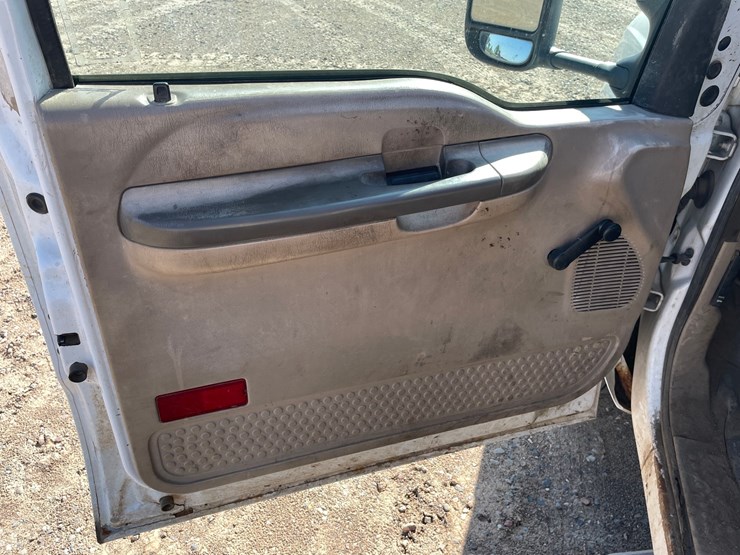 2004-ford-f450-image-21