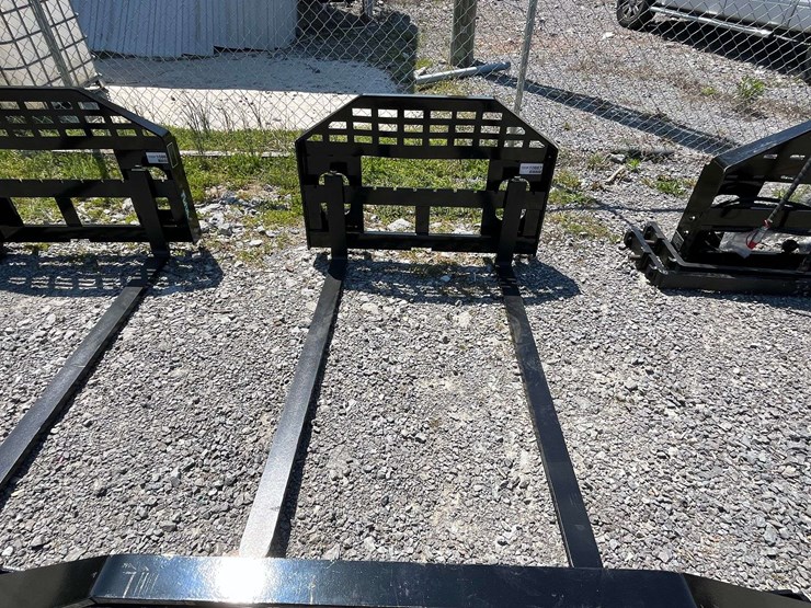 unused-2026-future-ft-dhc-skid-steer-forks---[skid-steer-attachments]-attachment-image-8