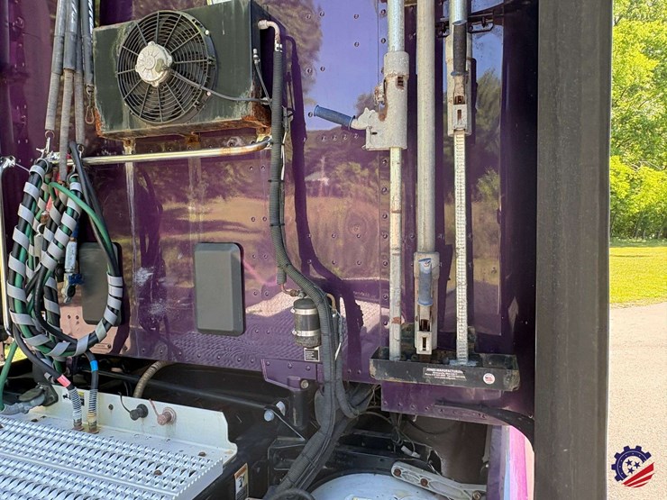 2020-peterbilt-579-image-55