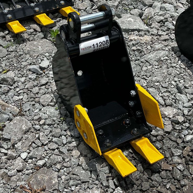 Unused 2026 CE 8in Toothed Bucket