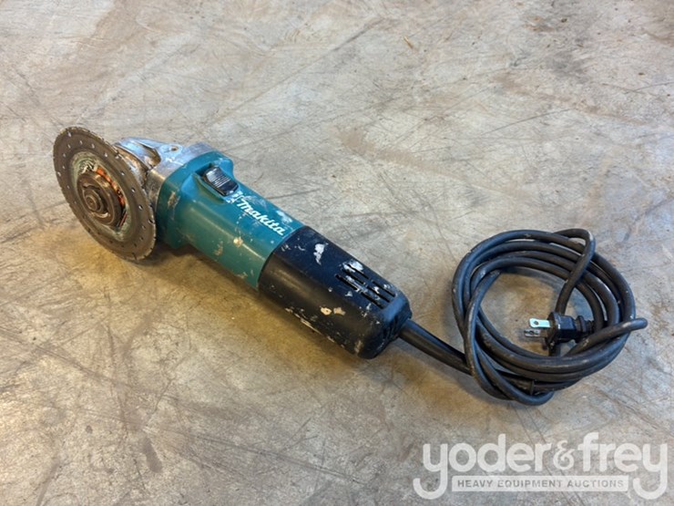 makita-9557nb-angle-grinder,-dewalt-d28144-angle-grinder,-3"-2"-belt-sander-image-11