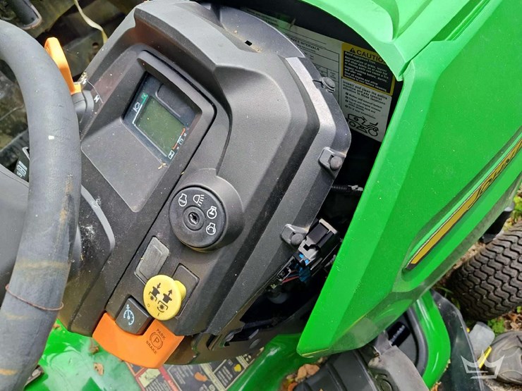 2019-john-deere-x330-image-8