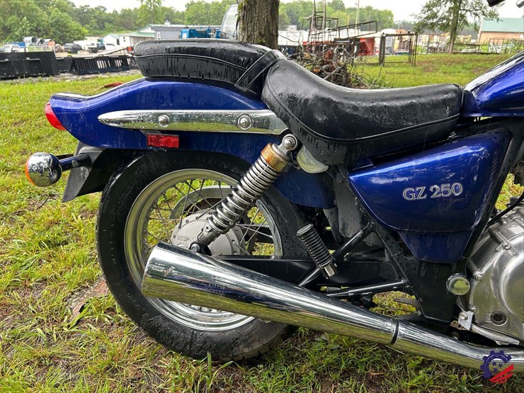 2007-suzuki-gz250-motorcycle-image-10
