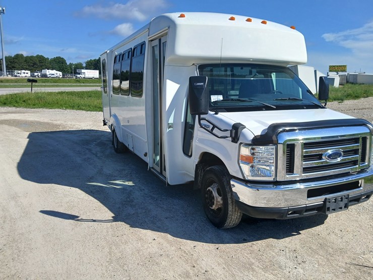2009-ford-e450-image-13