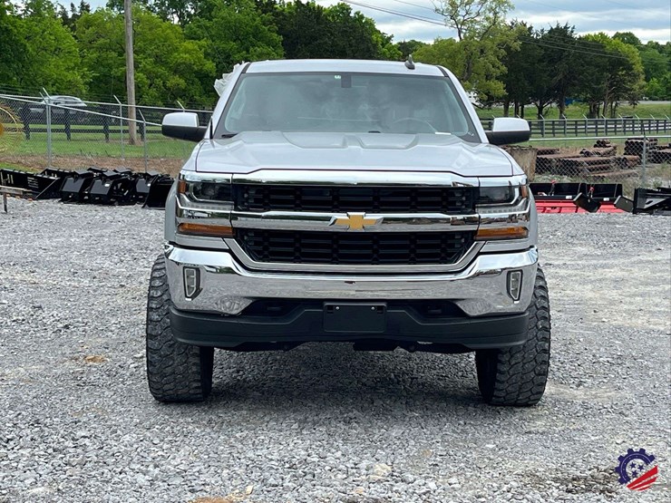 2017-chevrolet-silverado-lt-pickup-truck-image-13