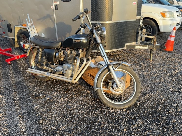#3023-•-1974-triumph-motor-cycle-image-3