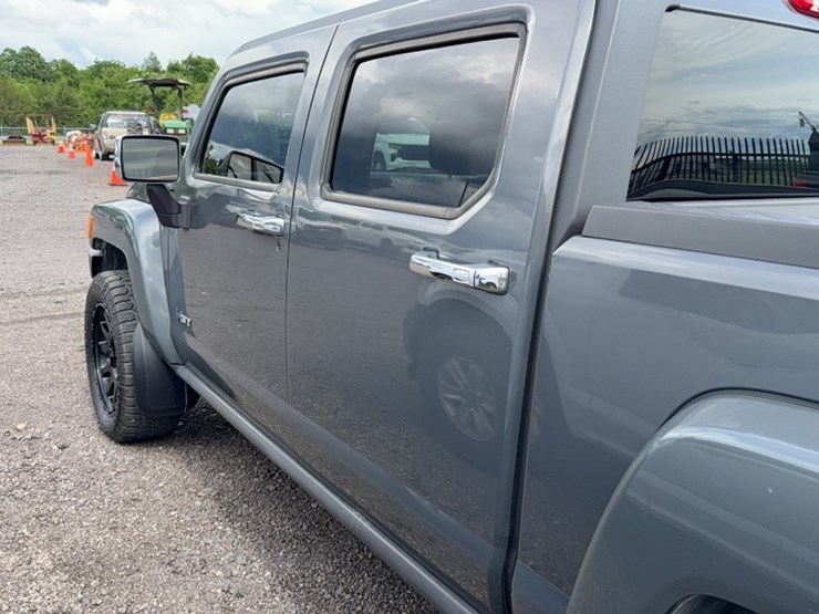 #3013-•-2009-hummer-h3t-pickup-truck-image-12