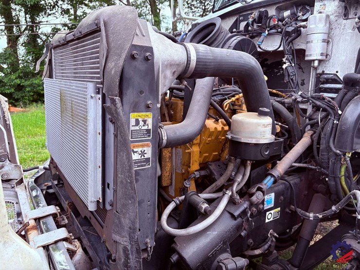 2006-peterbilt-335-image-43