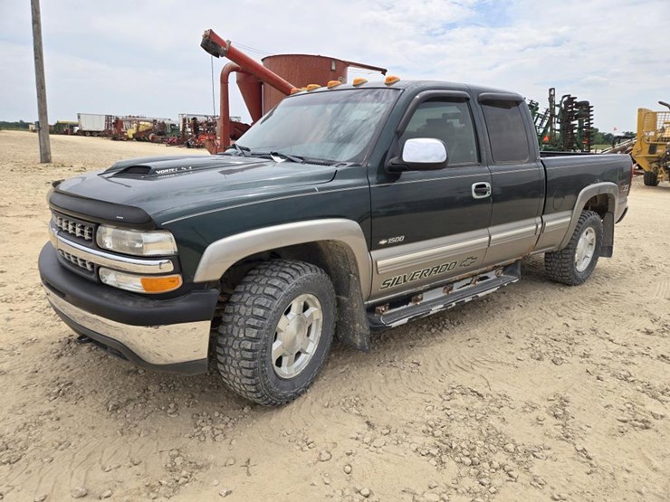 2001-chevrolet-silverado-1500-image-1