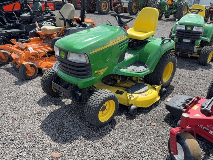 john-deere-x585-image-1
