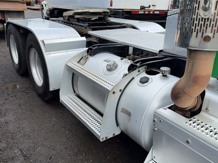 2014-peterbilt-386-image-5