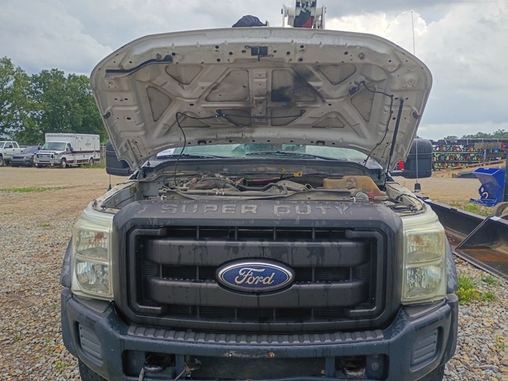 2011-ford-f550-image-16