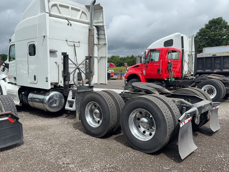 2015-peterbilt-579-image-9