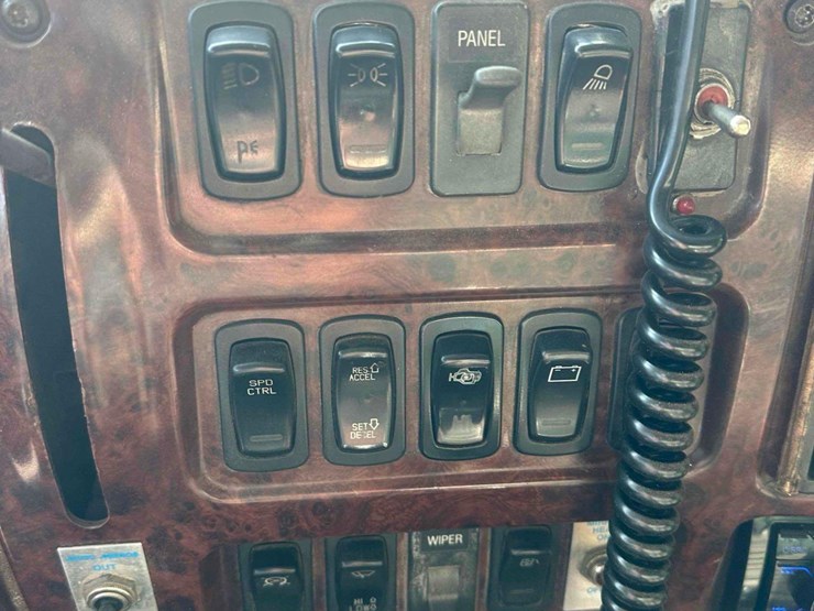 2001-mack-ch613-image-30