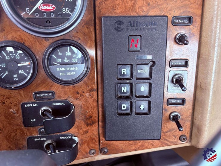 2006-peterbilt-335-image-61