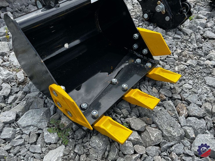 unused-2026-ce-16in-toothed-bucket-image-7