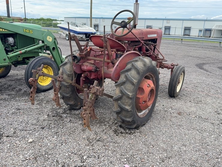 #3071-•-international-tractor-image-10
