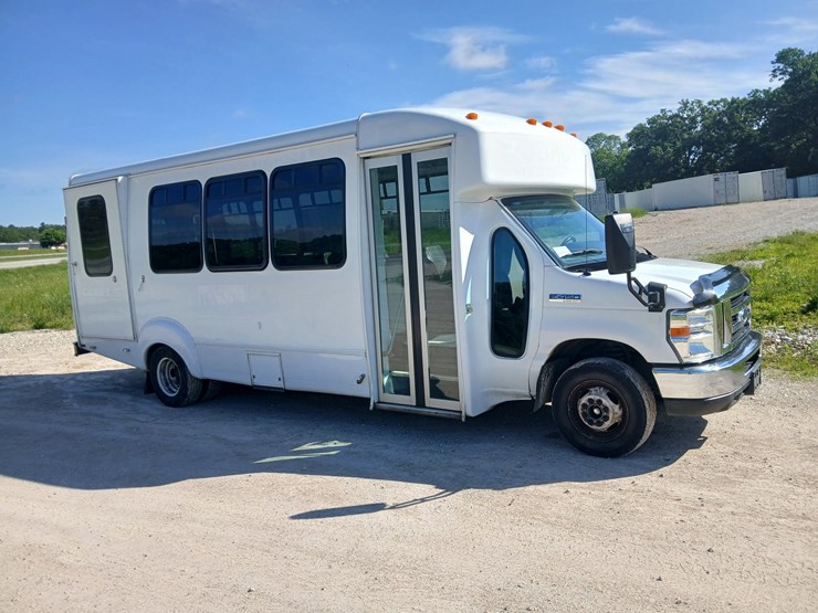 2009-ford-e450-image-12