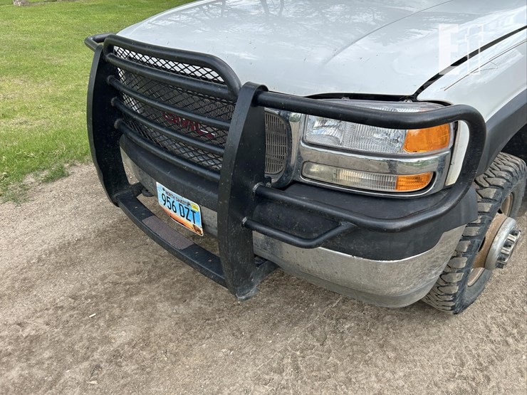 2001-gmc-3500-image-18