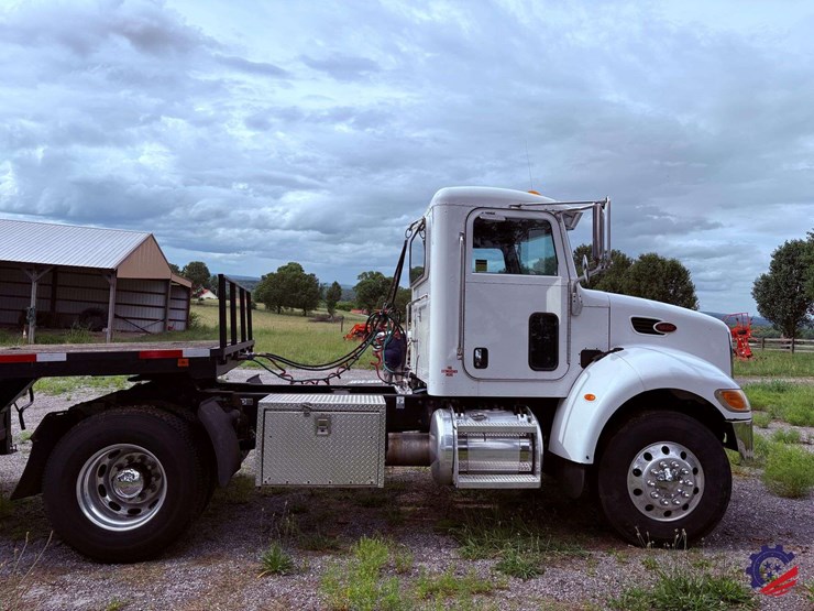2006-peterbilt-335-image-3