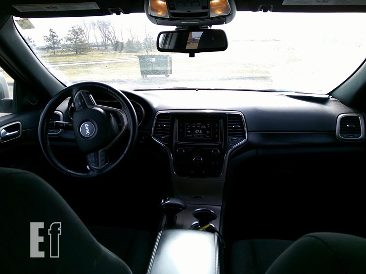 2015-jeep-grand-cherokee-laredo-image-9