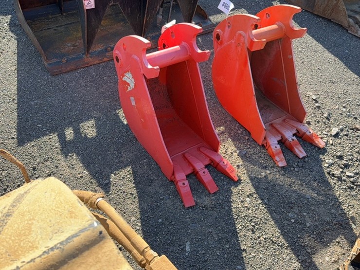 #2007-•-kubota-12"-excavator-bucket-image-1
