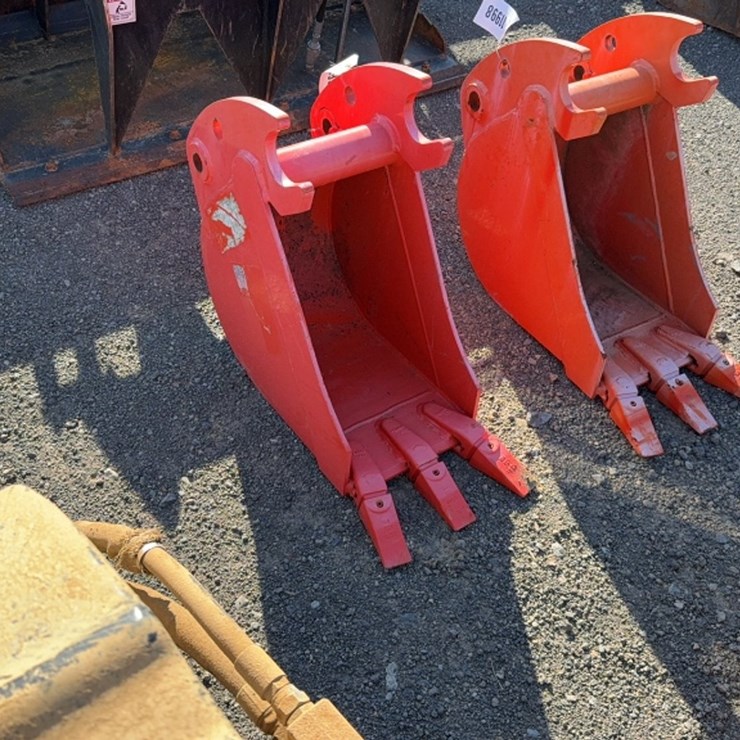 #2007 • KUBOTA 12" EXCAVATOR BUCKET