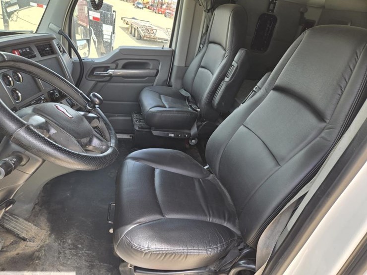 2018-kenworth-t680-image-21
