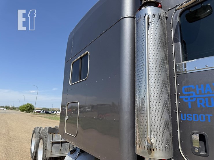 2009-peterbilt-386-image-28