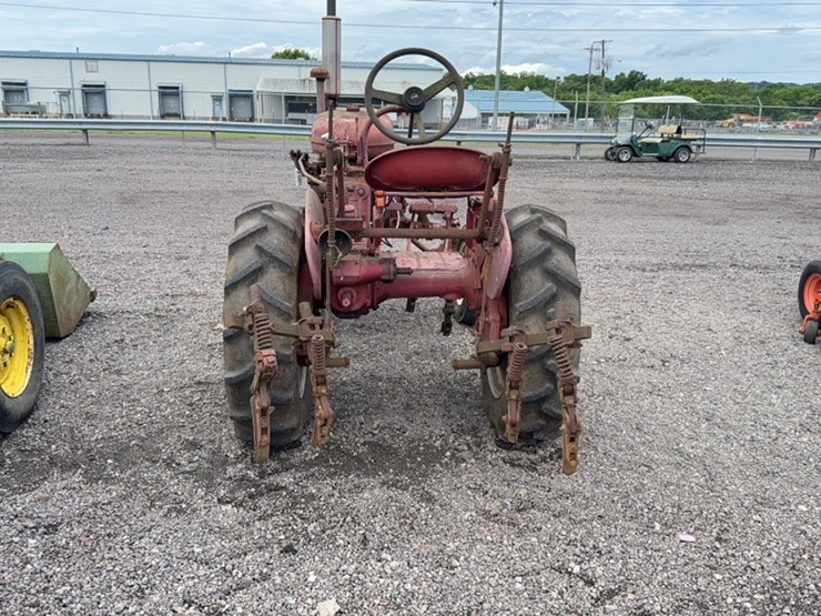 #3071-•-international-tractor-image-11