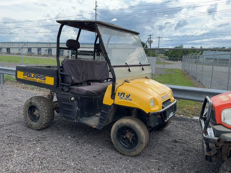 #3083-•-polaris-professional-utv-image-1