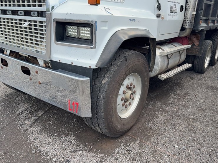 1985-ford-9000-image-4