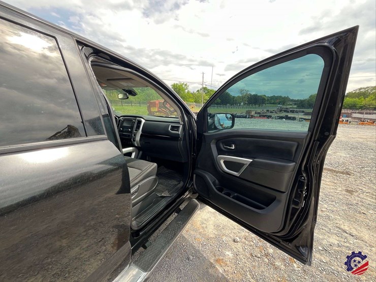 2017-nissan-titan-image-50