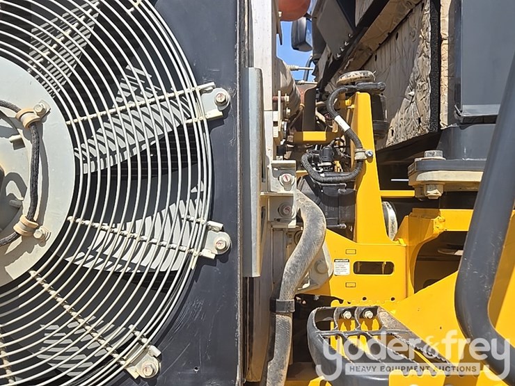 2023-deere-260e-image-29