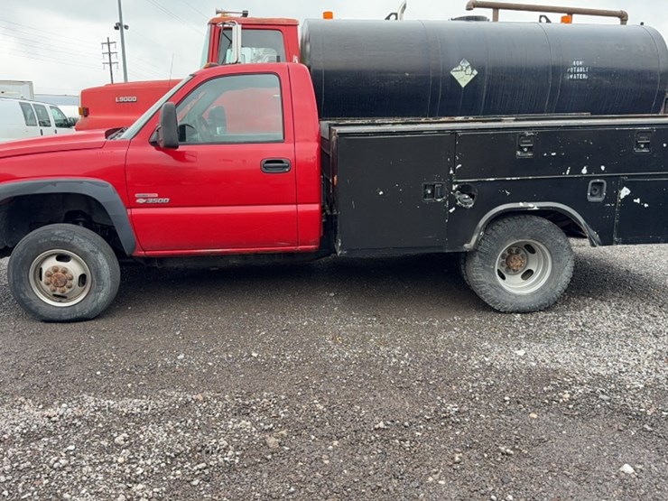 2005-chevrolet-3500-image-14