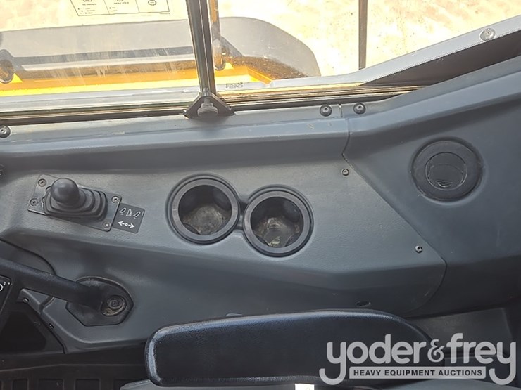 2023-deere-260e-image-59