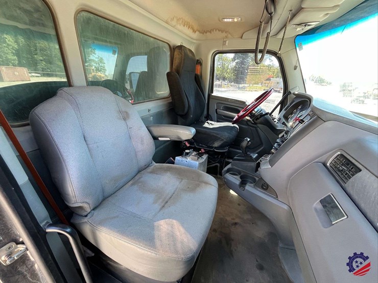2017-kenworth-t680-image-64