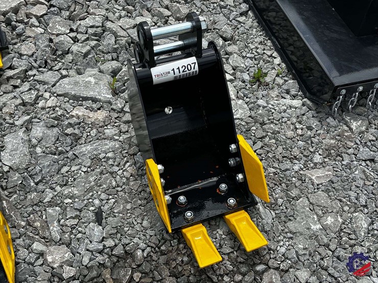 unused-2026-ce-8in-toothed-bucket-image-1