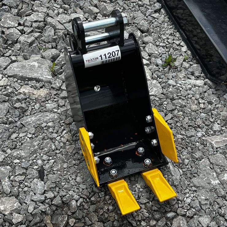 Unused 2026 CE 8in Toothed Bucket