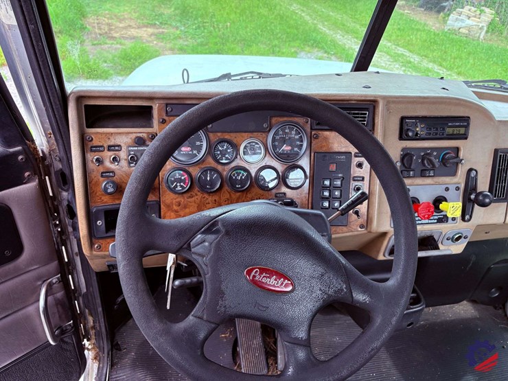 2006-peterbilt-335-image-58