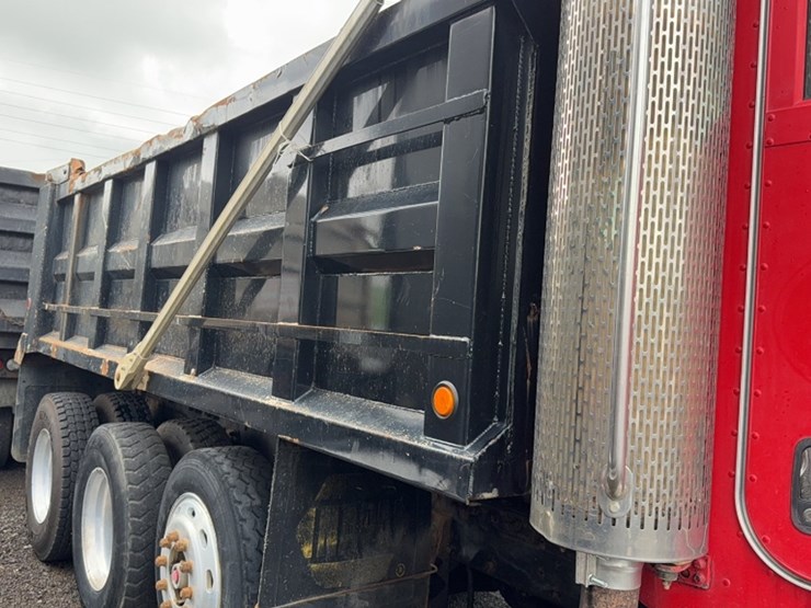 2006-peterbilt-335-image-7