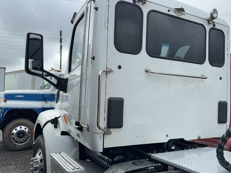 2015-peterbilt-579-image-11