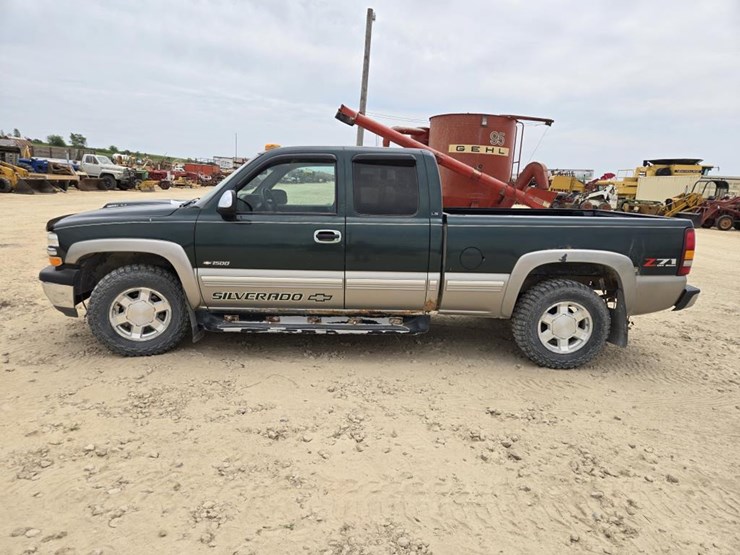 2001-chevrolet-silverado-1500-image-13