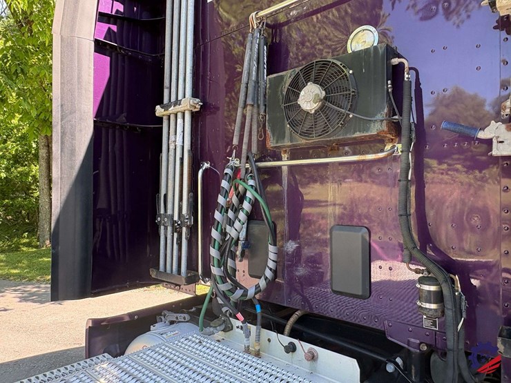 2020-peterbilt-579-image-56