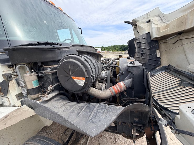 2005-international-durastar-4300-image-32