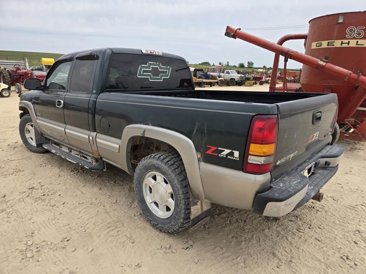 2001-chevrolet-silverado-1500-image-11