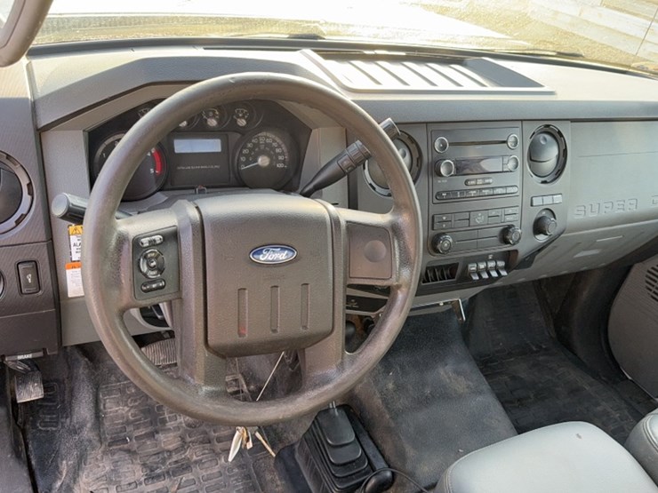 2014-ford-f550-image-25