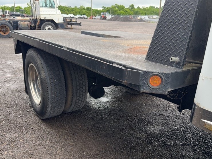 1995-peterbilt-330-image-5