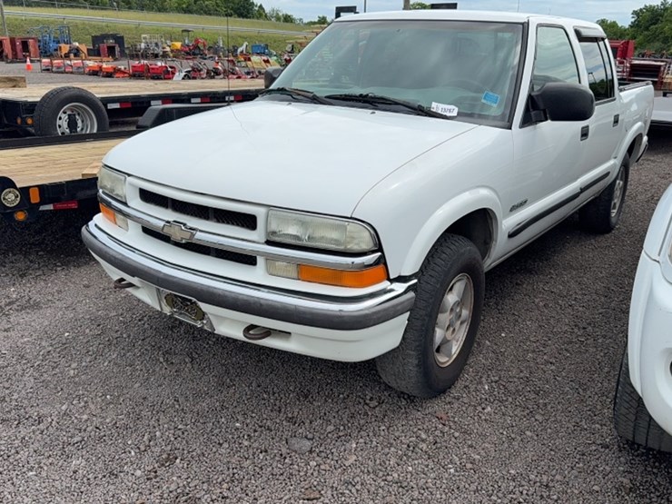 2002-chevrolet-s10-image-1